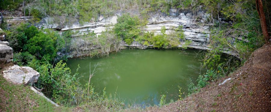 "Cenote de los Sacrificios" at Chichén Itzá